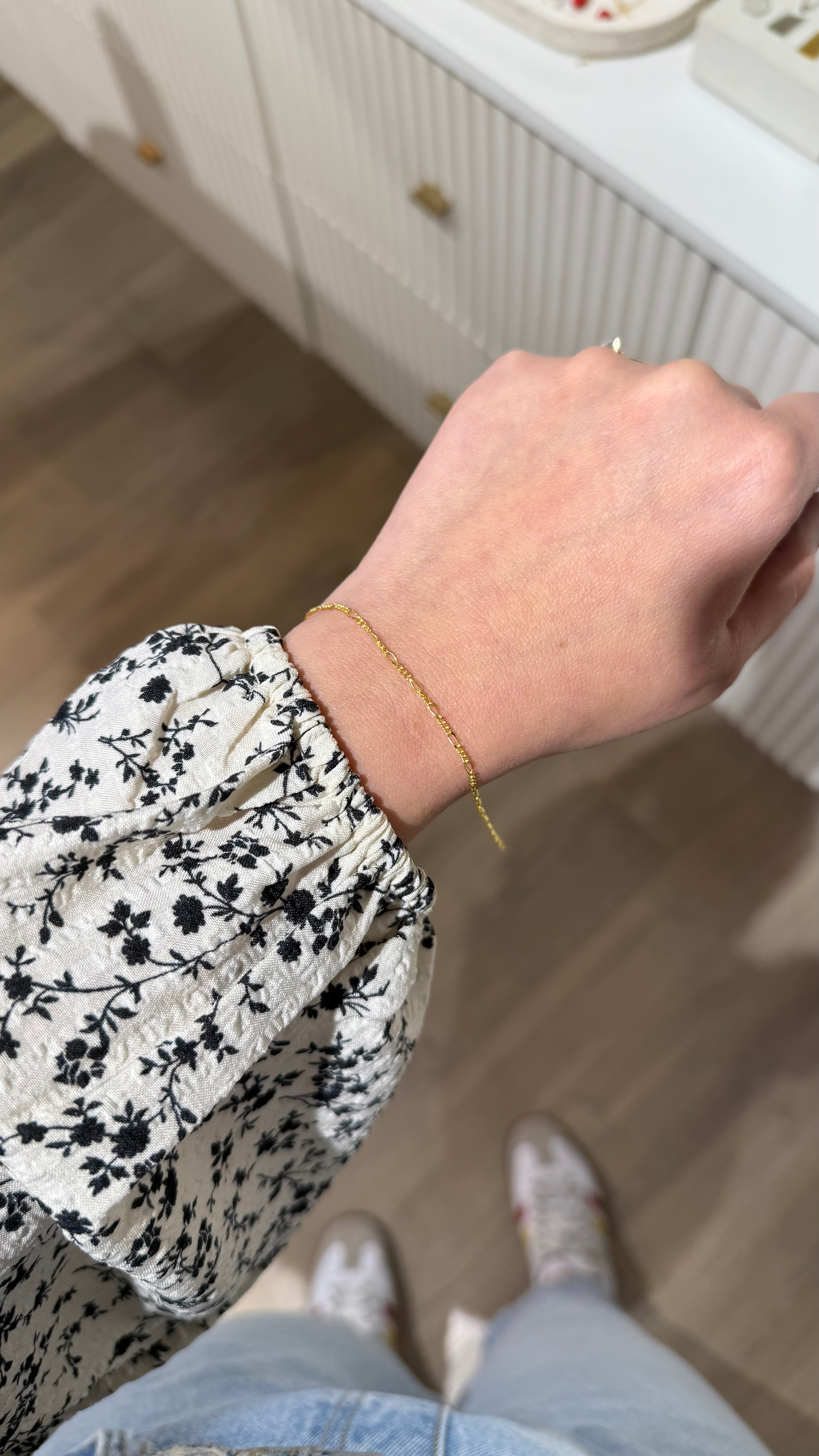 Pulsera fígaro dorado permanente