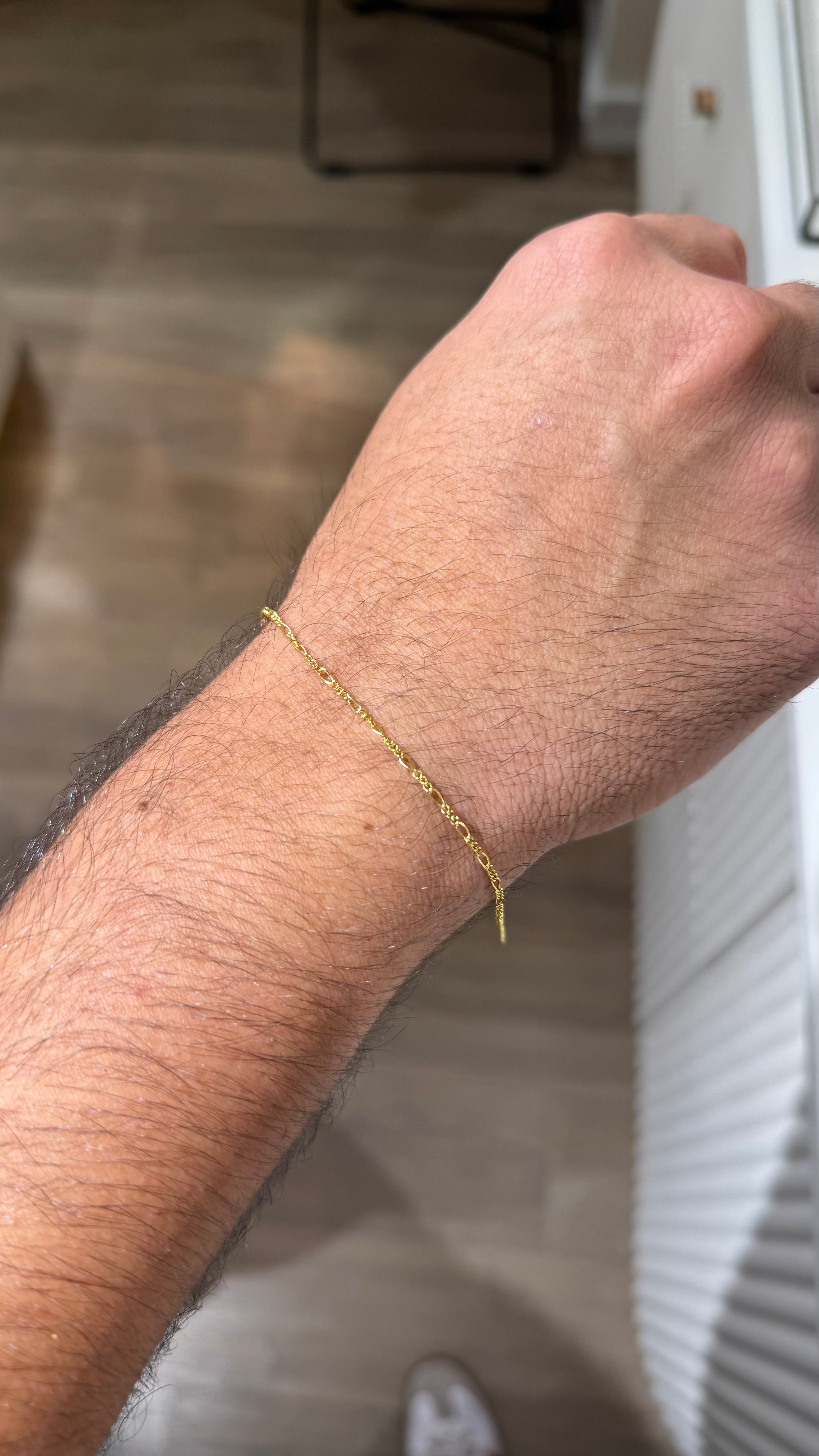 Pulsera fígaro dorado permanente