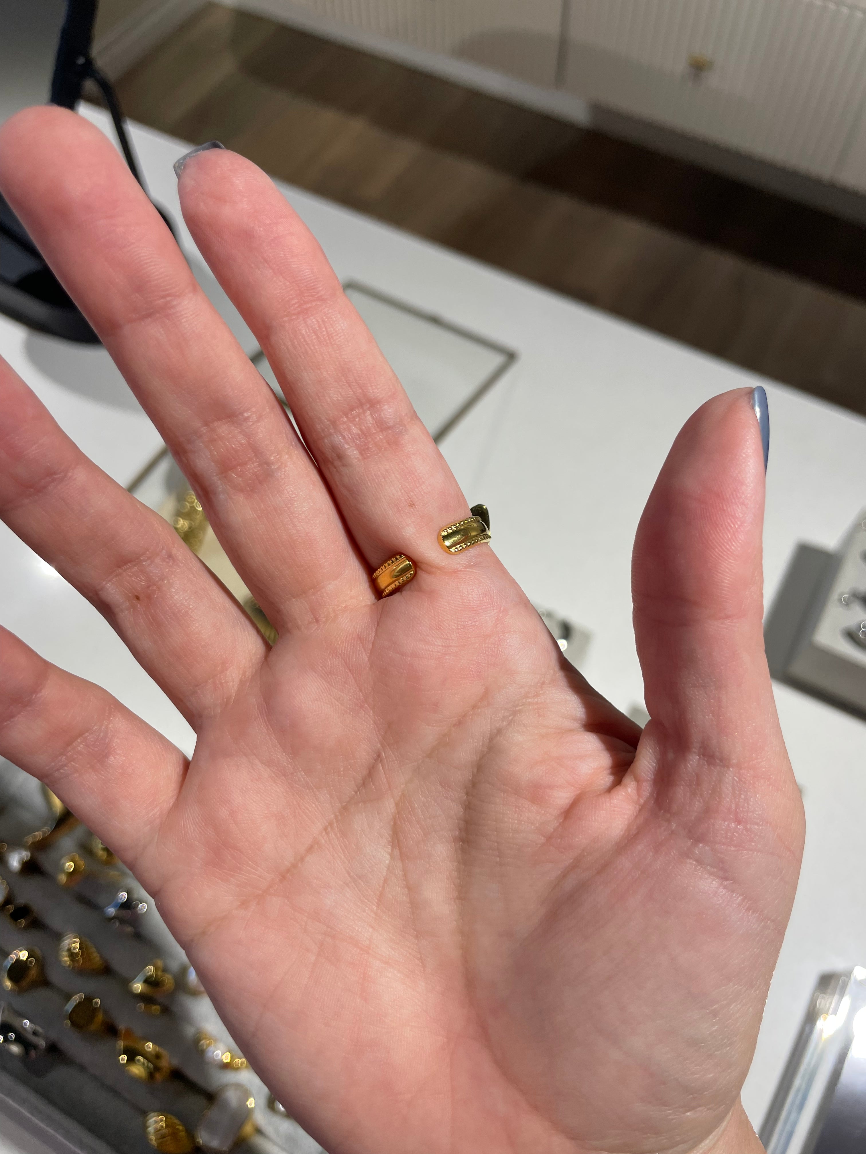 Anillo hoja dorado