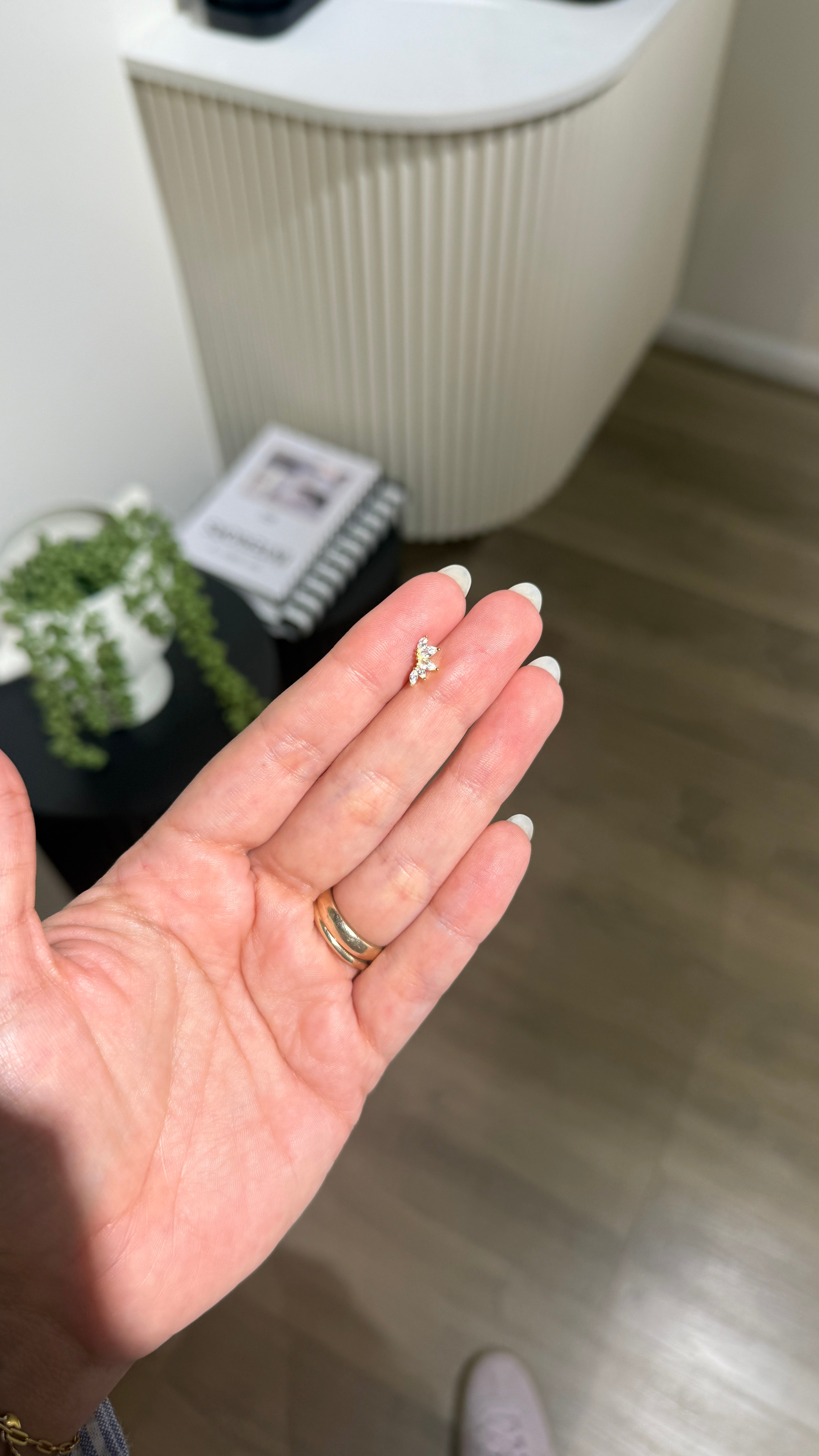 Corona piercing gold